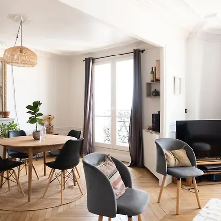 Cosy Appartment With Balcony In Montmartre *
