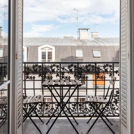 Cosy Appartment With Balcony In Montmartre